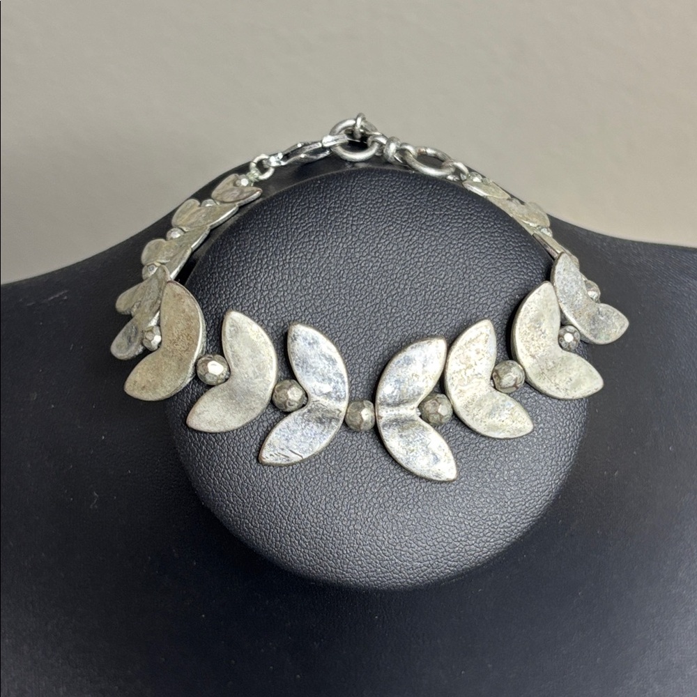 Lucky Brand Silver Tone Hammered Movable Leaves Bracelet
